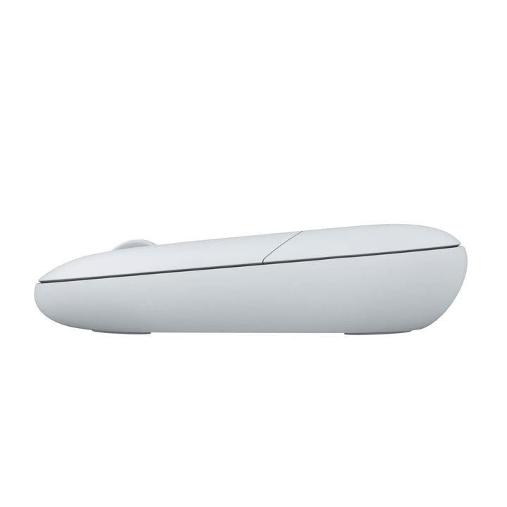 Draadloze witte muis, minimalistisch ovaal design, met breed soft scroll wheel, voor links en rechts handigen, van zijkant gezien op witte achtergrond