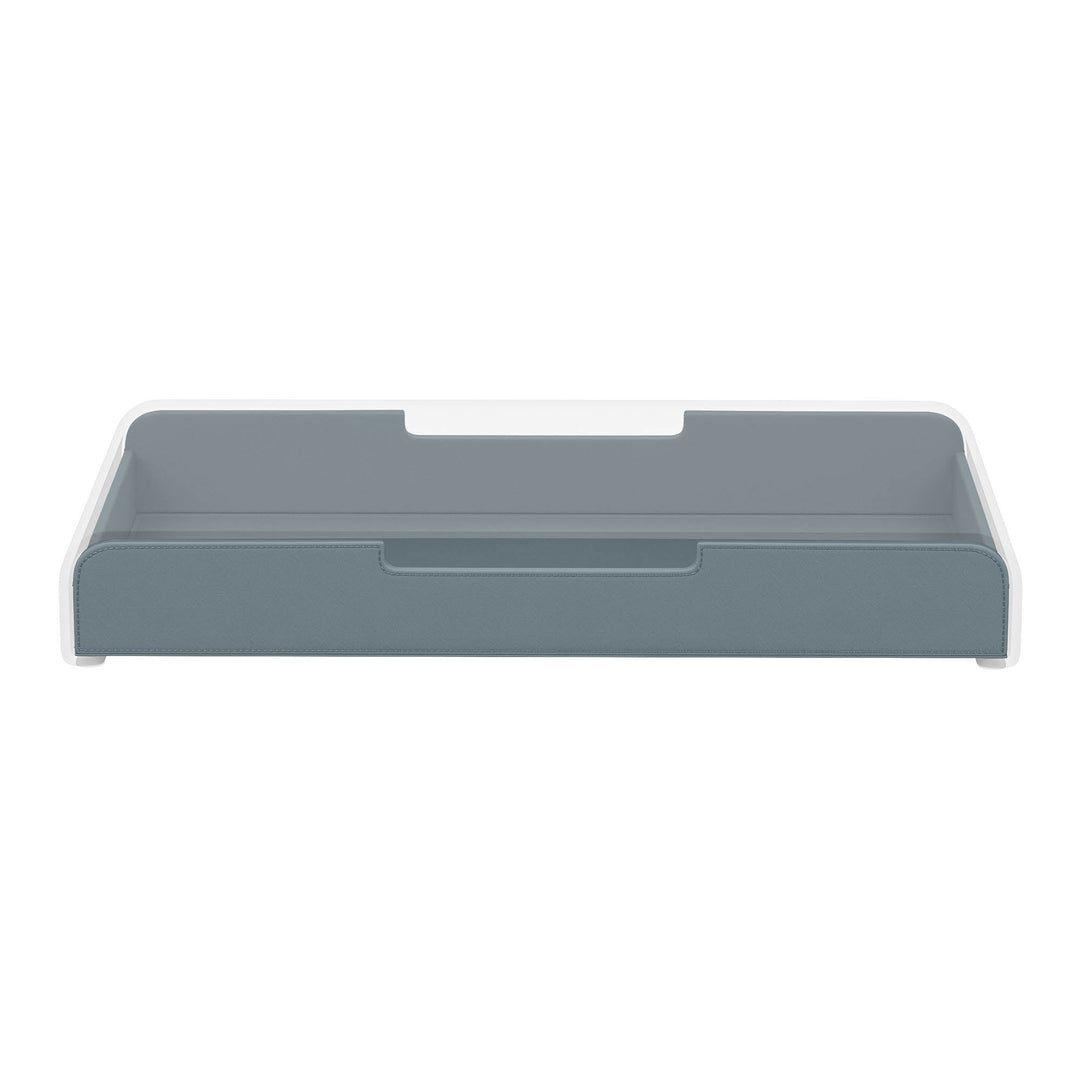 Luxe blauwe lade voor de Aptiq monitor standaard, leer look met afgeronde hoeken en uitsparingen voor kabels, aanzicht van voren en ingeschoven op witte achtergrond