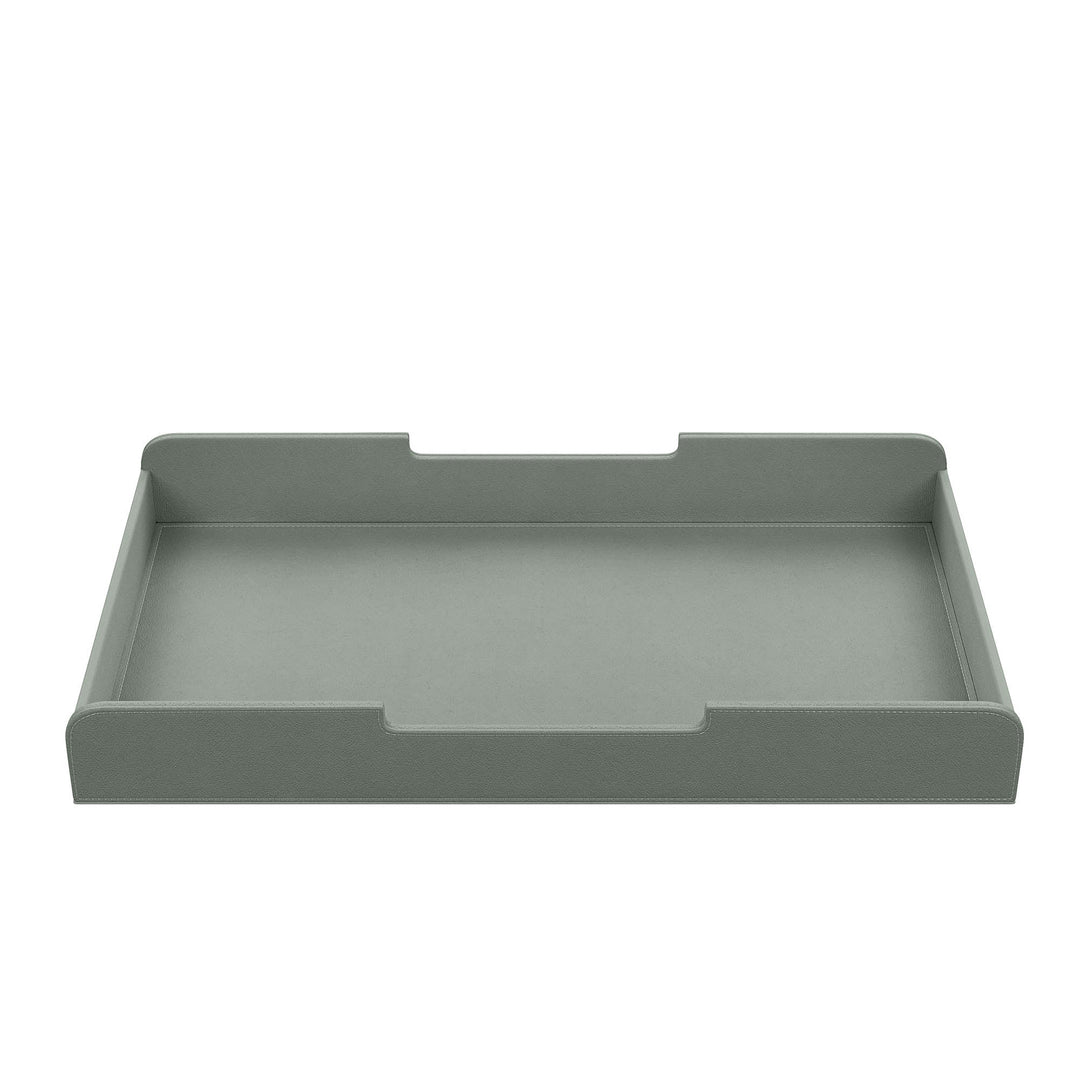 Luxe groene lade voor de Aptiq monitor standaard, leer look met afgeronde hoeken en uitsparingen voor kabels, aanzicht van voren op witte achtergrond
