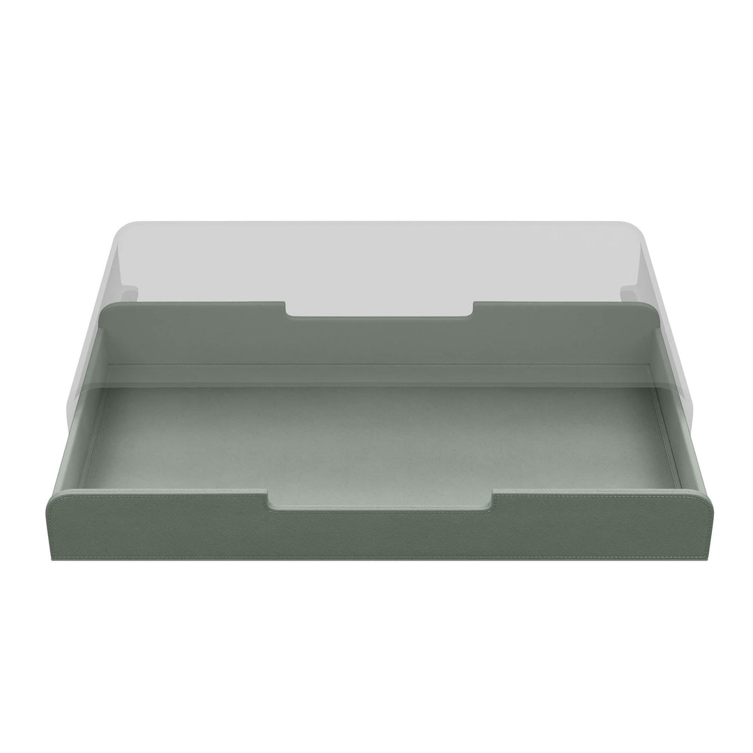 Luxe groene lade voor de Aptiq monitor standaard, leer look met afgeronde hoeken en uitsparingen voor kabels, aanzicht van voren en half uitgeschoven op witte achtergrond