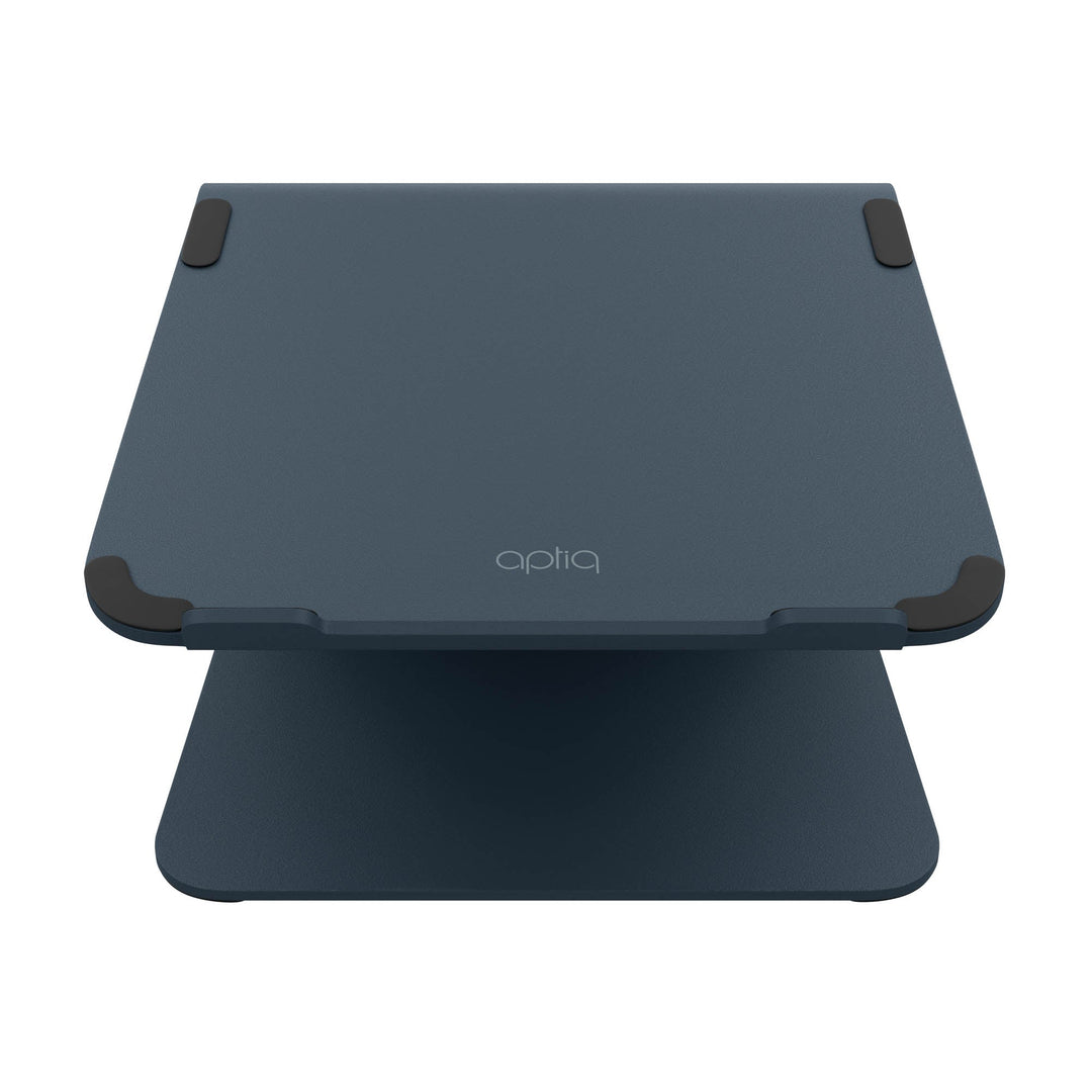 Blauwe laptop standaard van aluminium in matte afwerking met zwarte bescherm pads, van voren gezien op witte achtergrond