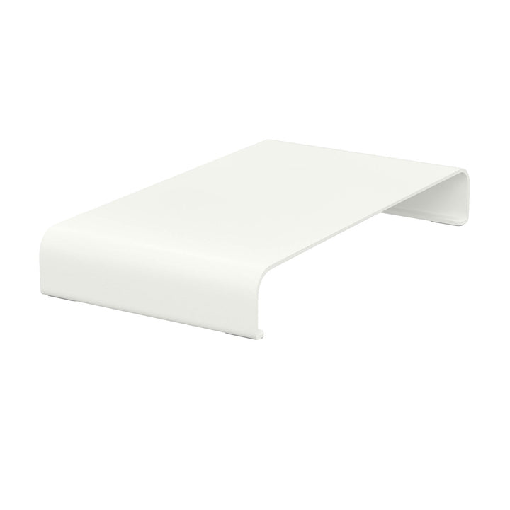 Witte monitor standaard van aluminium in matte afwerking, met opbergruimte, schuin van boven gezien op witte achtergrond