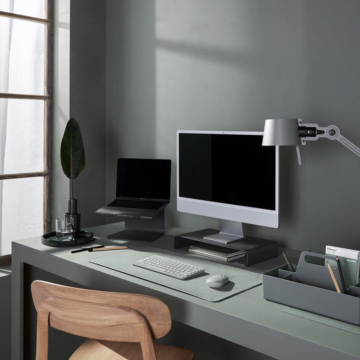 Werkplek voor raam compleet in groene met bijpassende bureau accessoires